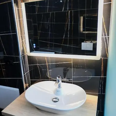 شقة Claire's Cosy Flat بيرات