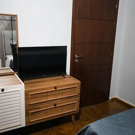 Claire's Cosy Flat شقة بيرات