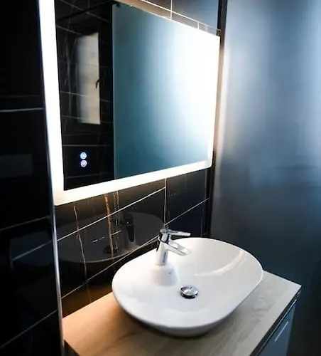 Claire's Cosy Flat Berat