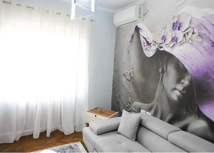 Claire's Cosy Flat * Berat